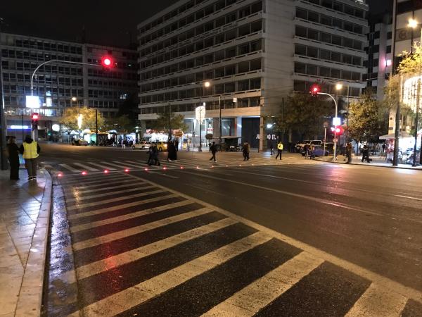 MEGALUX sur Passage Piétons de nuit